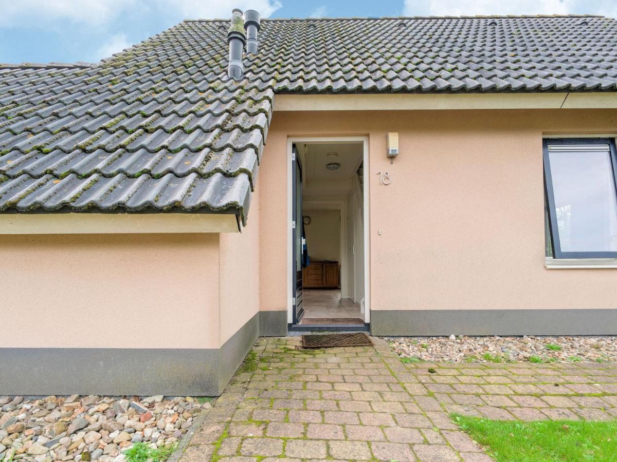 Serene Holiday Home In Gaasterl N Sleat Sondel Exterior photo