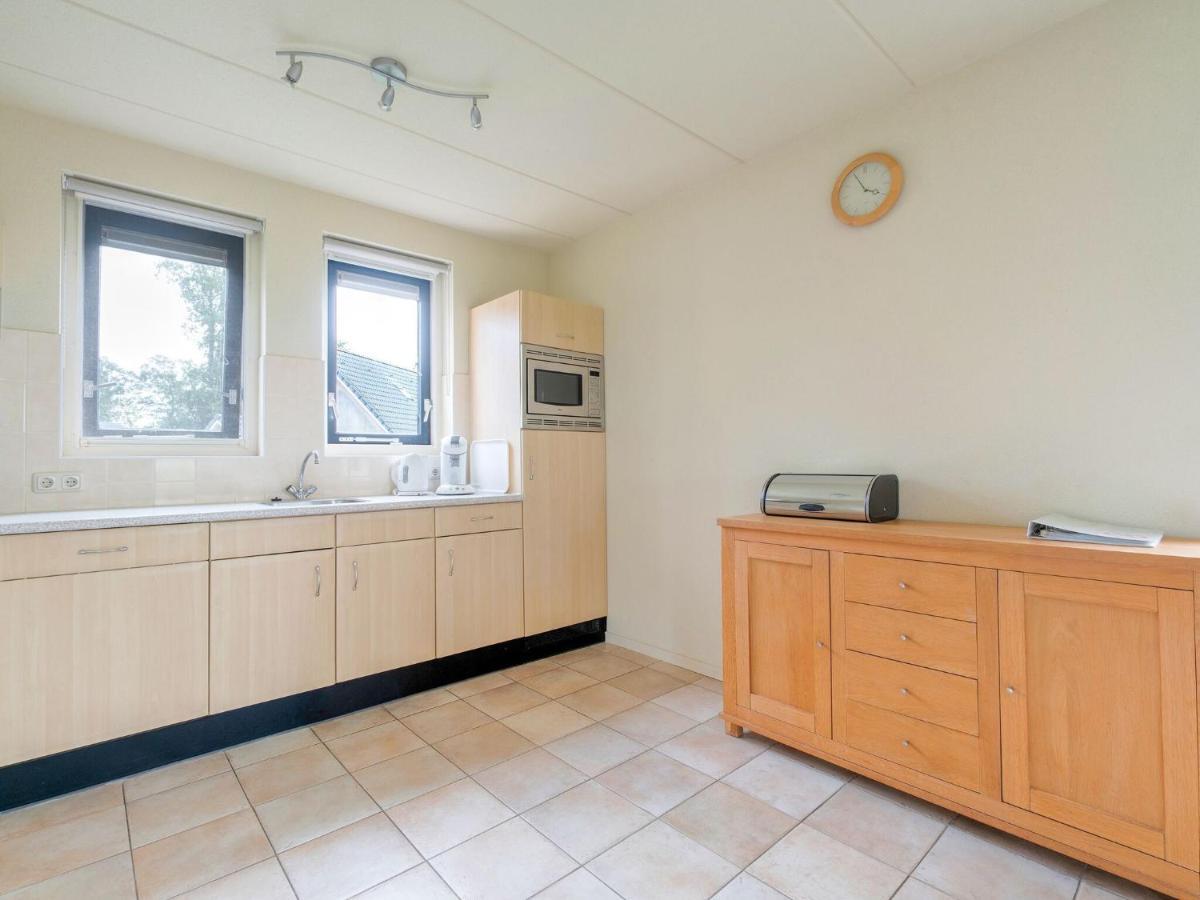 Serene Holiday Home In Gaasterl N Sleat Sondel Exterior photo